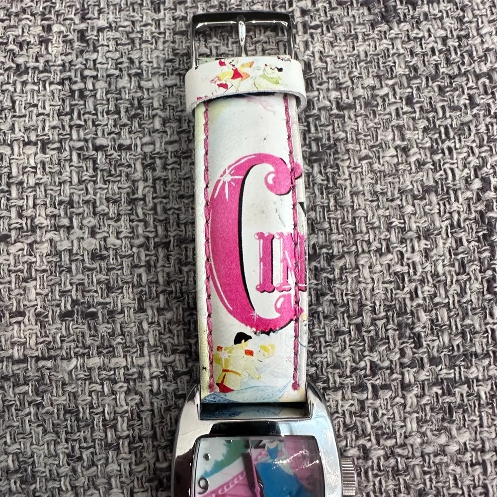 Walt Disney Cinderella Watch (Vintage) - Picture 3 of 7